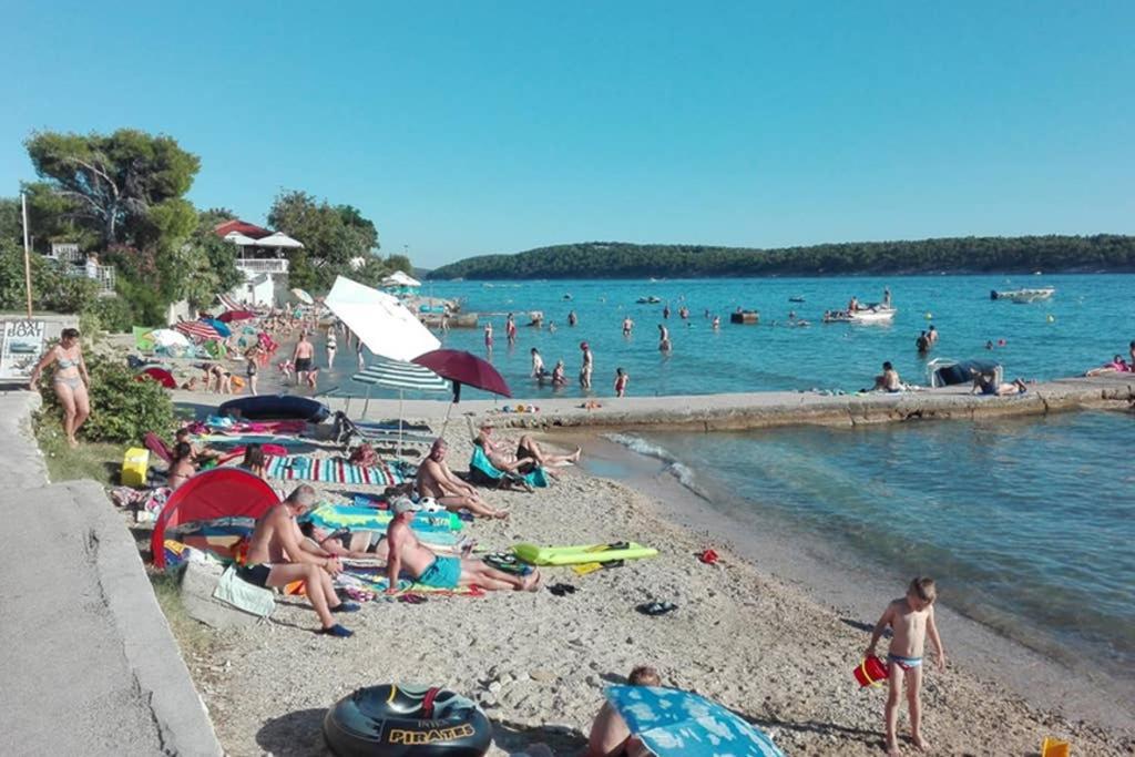 Ribarić Villa Banjol Bagian luar foto